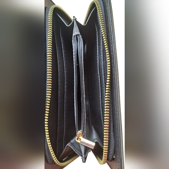 Elegant Olive and Black Women's Crossbody - Picture 5 of 5